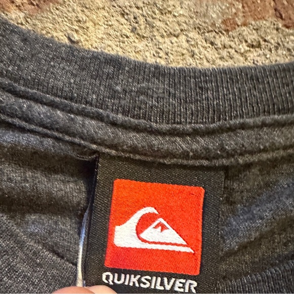 Quiksilver Orange County OC Medium Gray and Blue Short Sleeve T-shirt Surfing - Picture 4 of 14